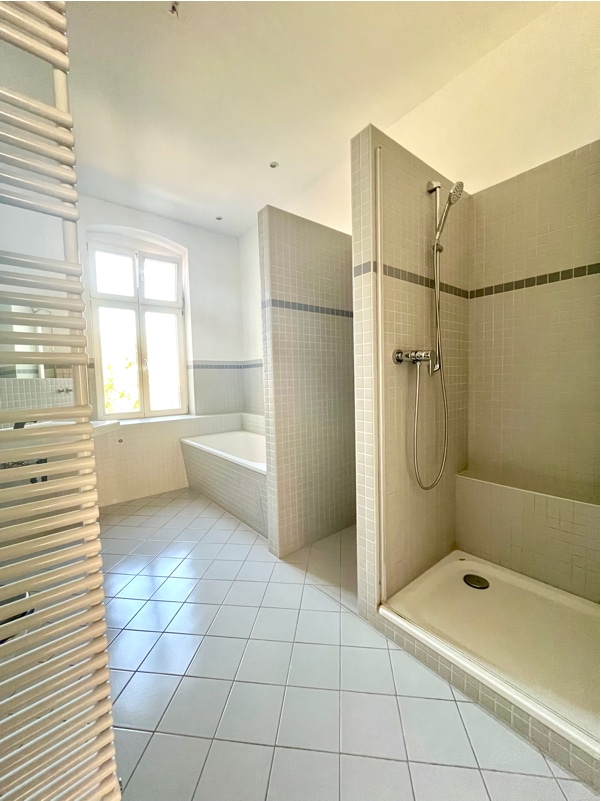 I_Bad2_Dusche - Exclusive Residential on the Mauerweg - Charm and Comfort in Prenzlauer Berg