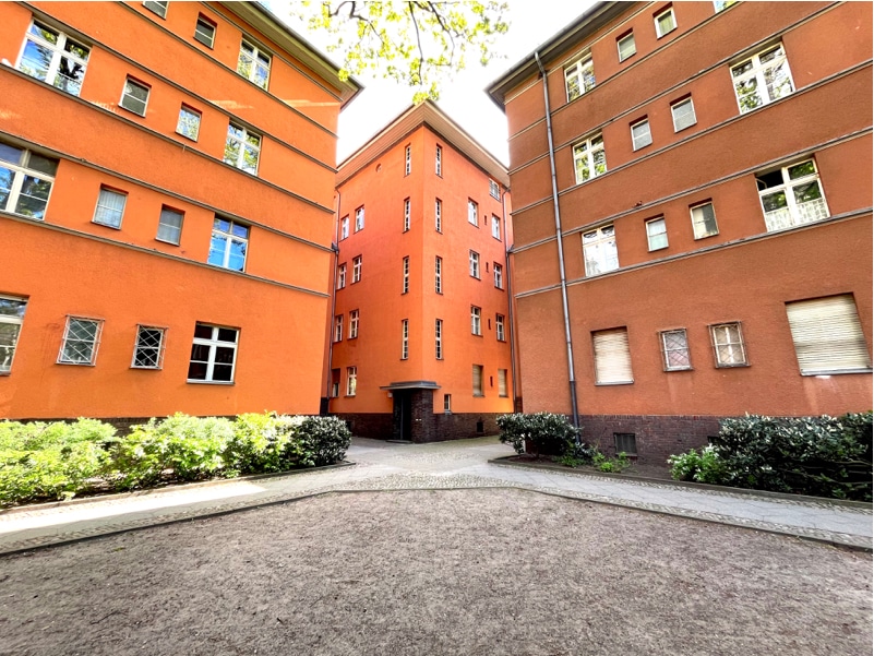 2 - Investment: rented 2-Bed near Augustenburger Platz - Amrumer Str.