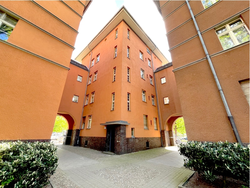 1 - Investment: rented 2-Bed near Augustenburger Platz - Amrumer Str.