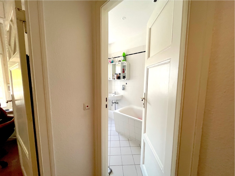 10 - Investment: rented 2-Bed near Augustenburger Platz - Amrumer Str.