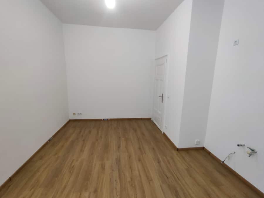 Stilvolle Altbau-Perle in Leipzig - helle 1,5 Zimmer in Gohlis-Süd - 3_Wohnzi_Küche