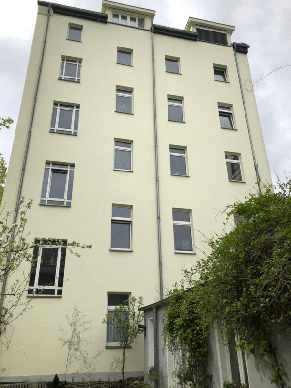 50. Hoffassade ZWEITE Hof HH - Investment Opportunity on Zionskirchstr. – 1.5 Rooms with Yields of up to 2.35%