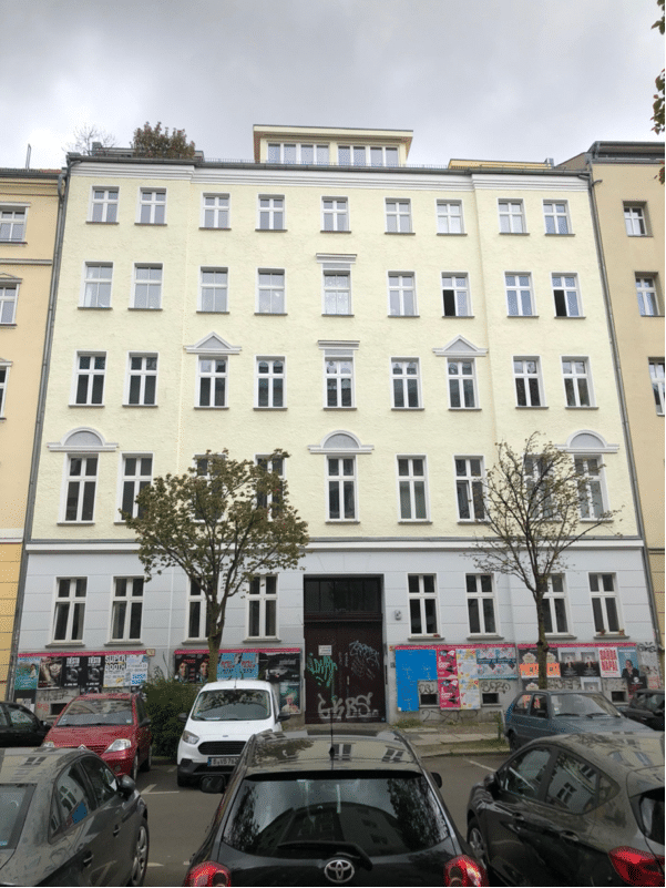 1. Fassade - Investment Opportunity on Zionskirchstr. – 1.5 Rooms with Yields of up to 2.35%