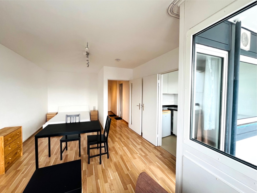 1 - Bezugsfrei! Zentrales Pied-à-Terre mit freiem Himmelblick über Kreuzberg und Mitte