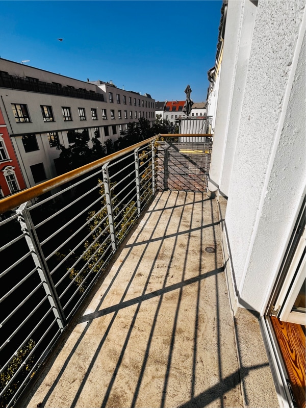 C_Zi_1_2_Balkon - Altbau am Mauerweg - 3 Zi - 2 Balkone - Blick auf den Mauerpark