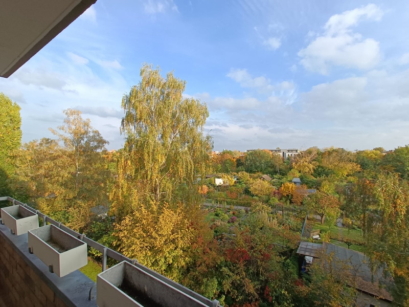 I_Aussicht_Balkon - REDUZIERT - Moderne 1,5-Zi mit Süd-Balkon im Grünen am S-Bahnhof Attilastraße