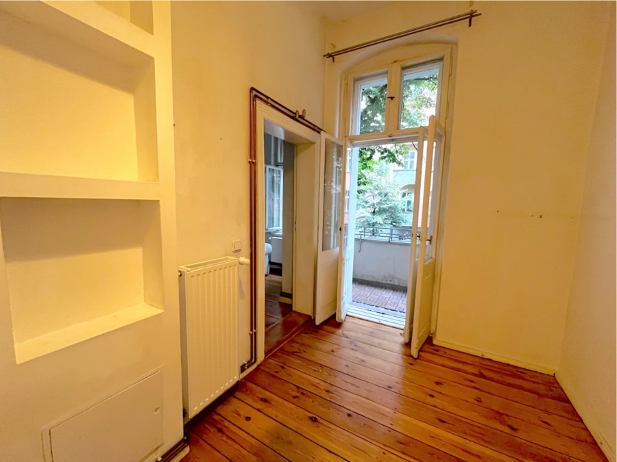 6 - A DIY Enthusiast's Dream - 3-Room Apartment in Popular Friedrichshain