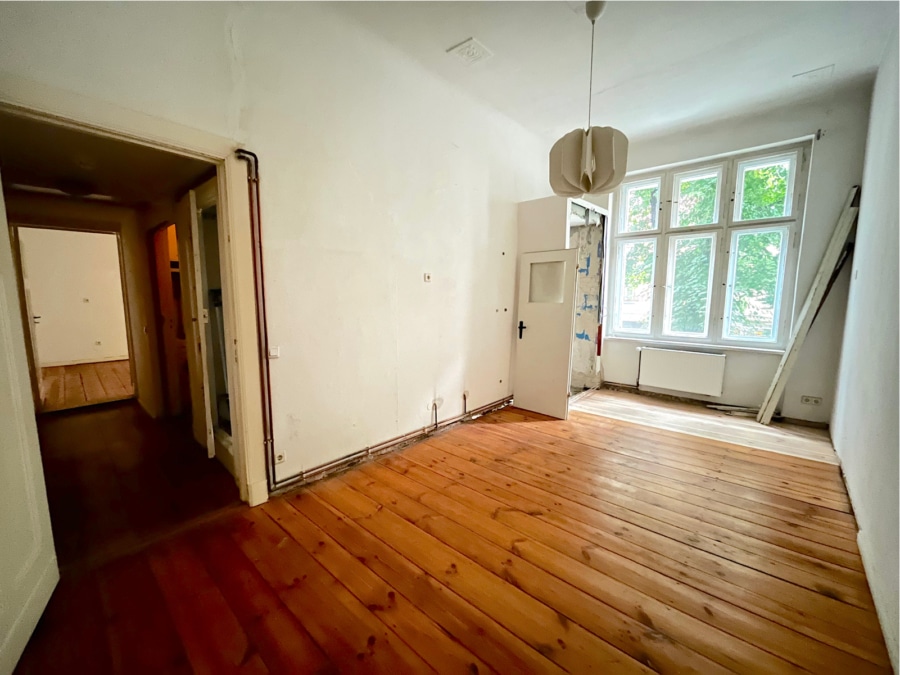 9 - A DIY Enthusiast's Dream - 3-Room Apartment in Popular Friedrichshain