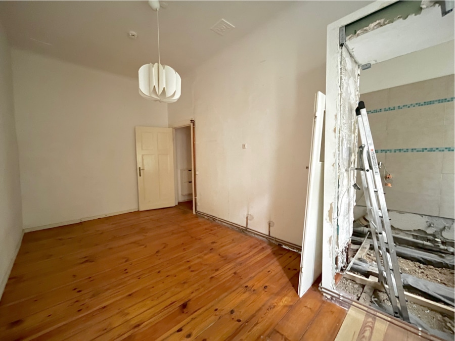 10 - A DIY Enthusiast's Dream - 3-Room Apartment in Popular Friedrichshain