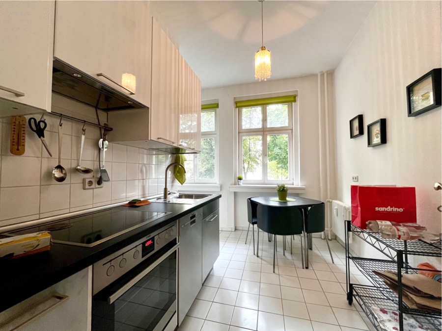 10 - Commission-free: Stunning, move-in ready 2-room apartment on Karl-Marx-Allee