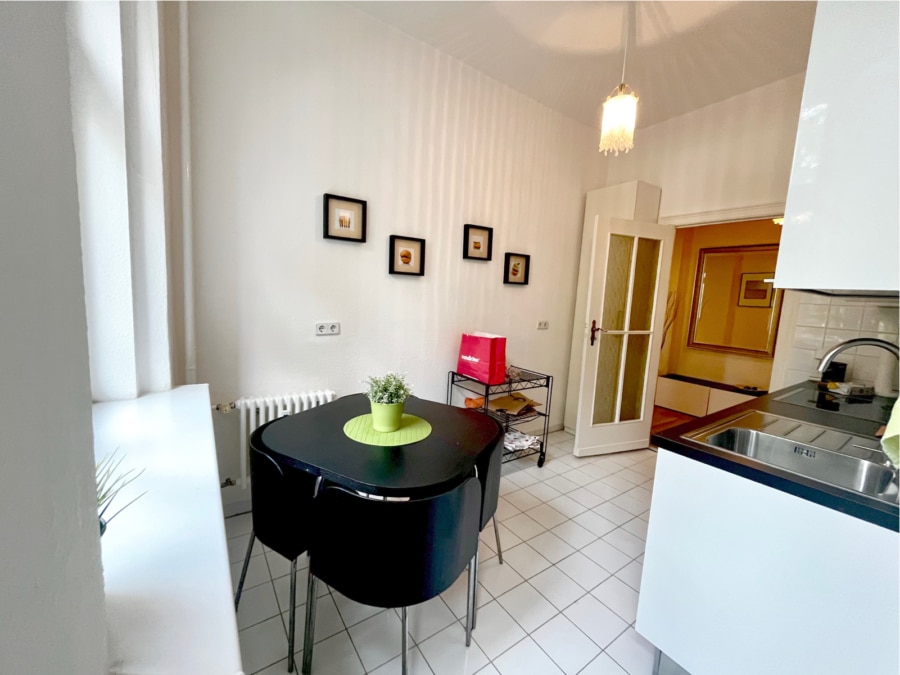 12 - Commission-free: Stunning, move-in ready 2-room apartment on Karl-Marx-Allee