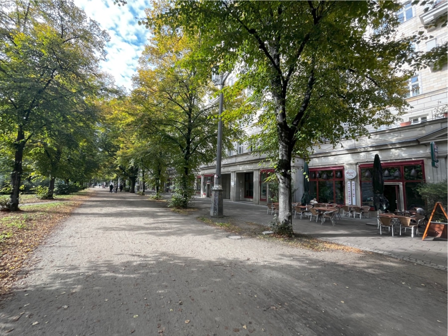 18 - Commission-free: Stunning, move-in ready 2-room apartment on Karl-Marx-Allee