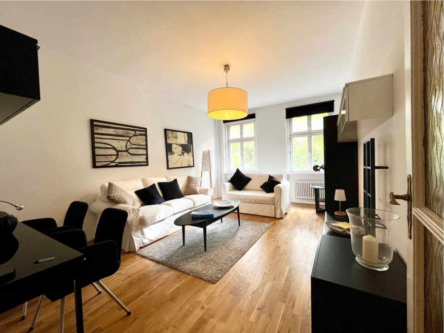 3 - Commission-free: Stunning, move-in ready 2-room apartment on Karl-Marx-Allee