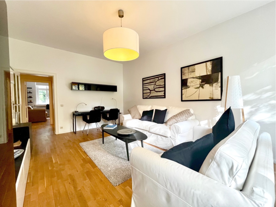 4 - Commission-free: Stunning, move-in ready 2-room apartment on Karl-Marx-Allee