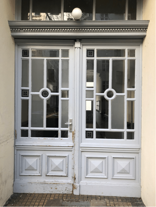 Kapitalanlage: Vermietete Maisonette in der Graefstraße – 1,9% Rendite - 25. VH Hoftür von Außen