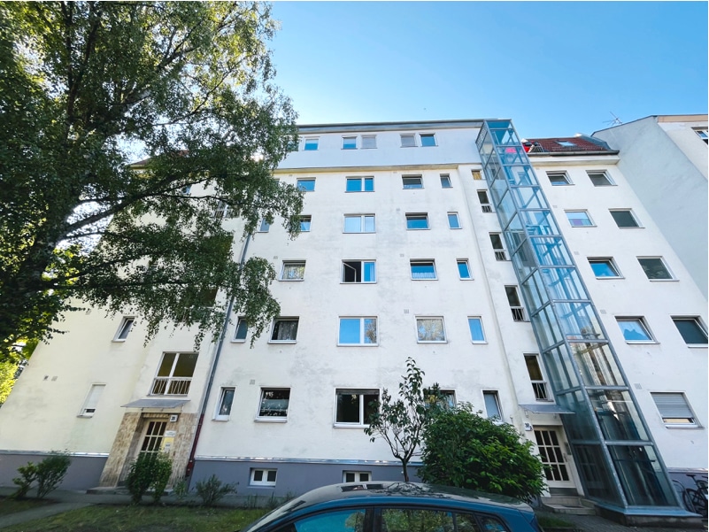 15 - Soon Available: 3-room apartment in the green Steglitz