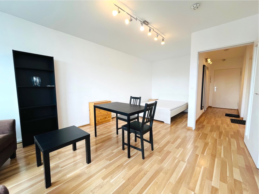 5 - Bezugsfrei! Zentrales Pied-à-Terre mit freiem Himmelblick über Kreuzberg und Mitte